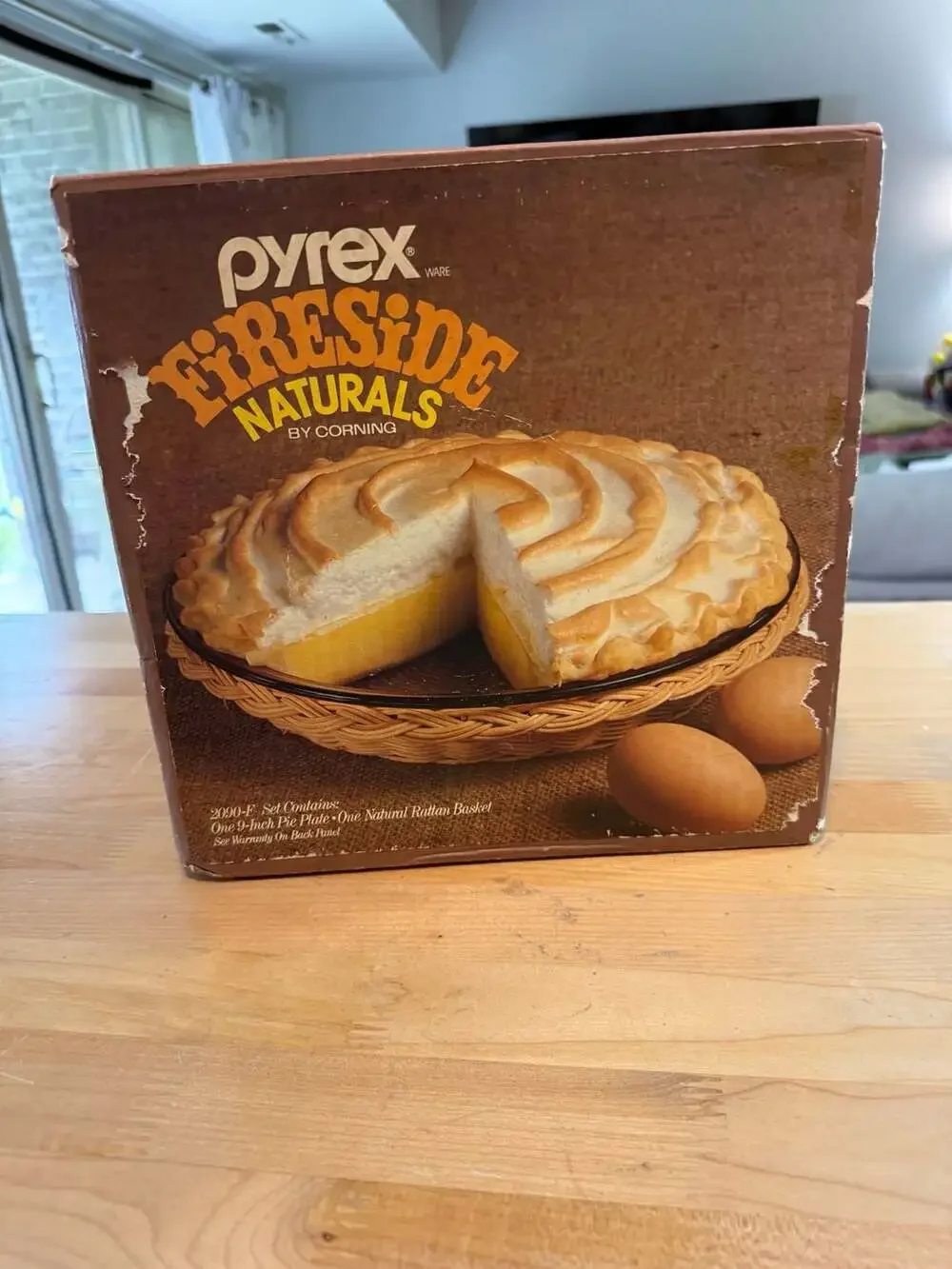 Pyrex Fireside Naturals By Corning 2090-F 9” Pie Plate/Natural Rattan Basket NIB
